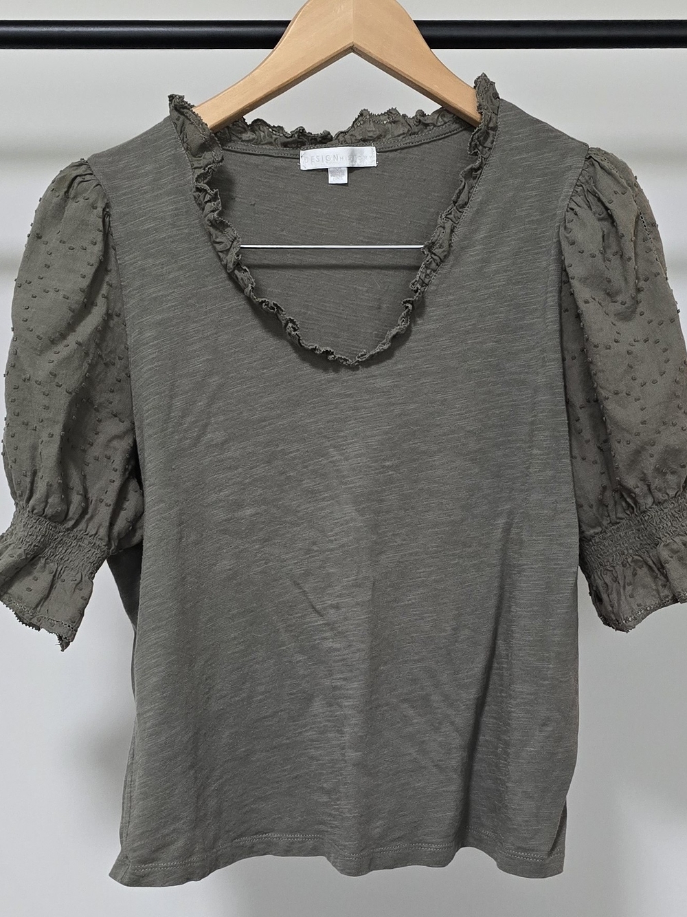 Design History Olive Ruffle V-Neck Puff Sleeve Top